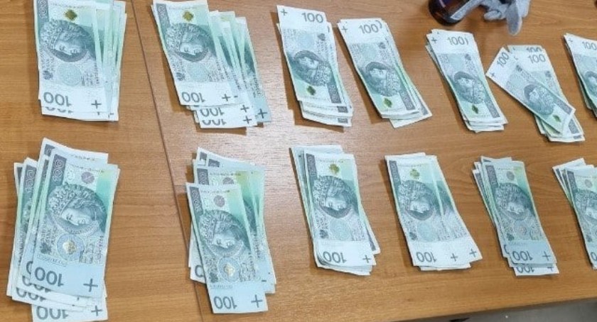 Wyłudzała pieniądze. Policjanci z Ciechanowa zatrzymali 27-latkę