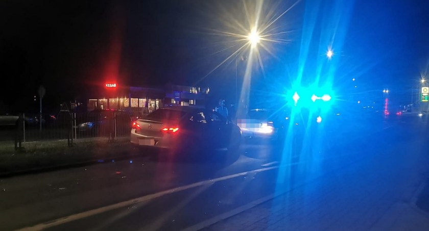 Doprowadził do zderzenia z radiowozem. Twierdził, że go nie zauważył