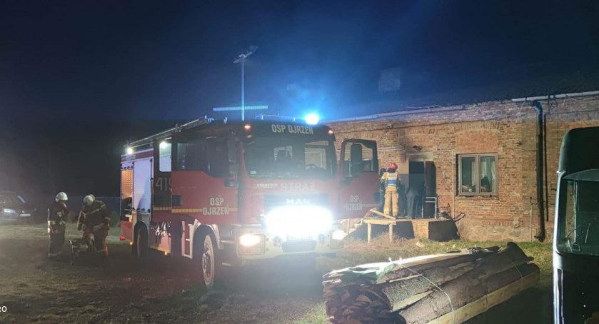 Pożar w budynku wielorodzinnym pod Ojrzeniem 