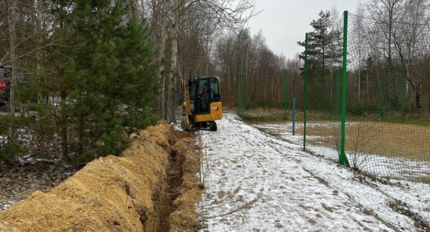 Wokół kąpieliska na Krubinie powstaje oświetlenie