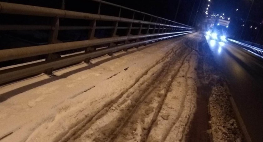 Wasze Info: zmrożony śnieg na ścieżce rowerowej