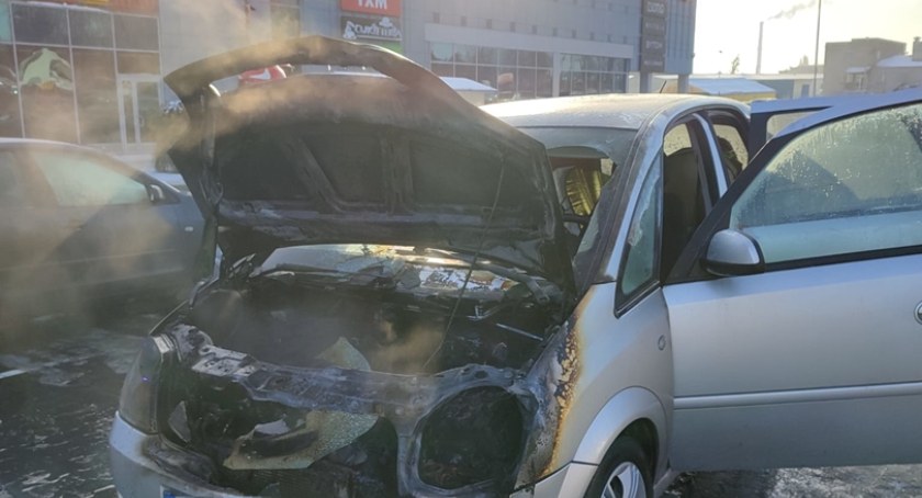 Opel zapalił się dziś przy Mrówce