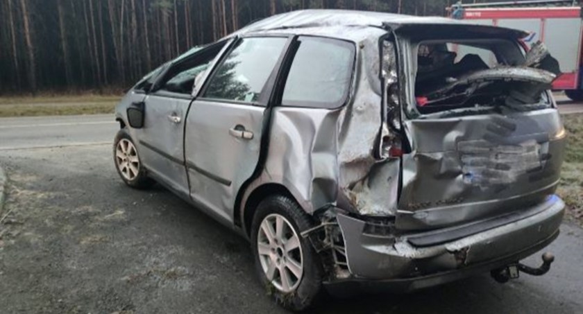 Dachował bo chciał osuszyć auto