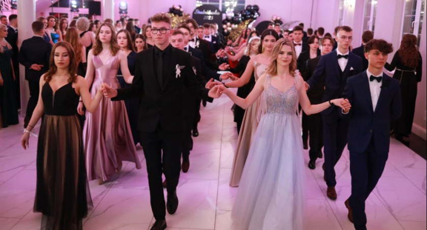 Studniówka maturzystów z Krasiniaka 2023 [zdjęcia/wideo]