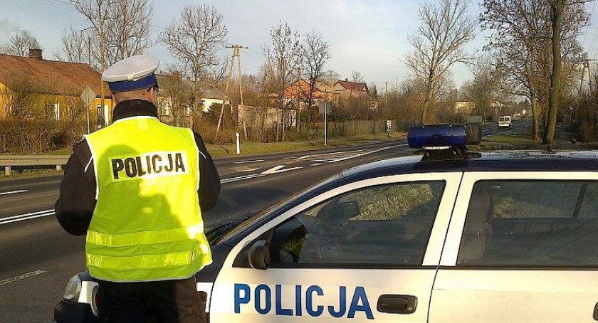 Ponad 80 mandatów w czasie weekendu i wpadka pijanego motorowerzysty