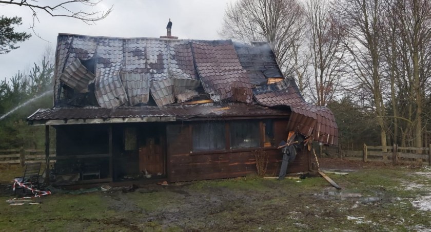 Kobieta zginęła w pożarze domu [zdjęcia]