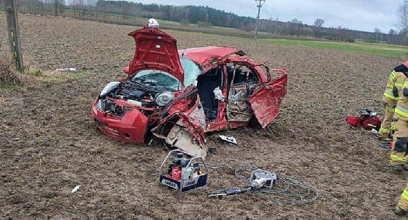 Tragiczny wypadek pod Ciechanowem. Nie żyje 19-latek [zdjęcia]