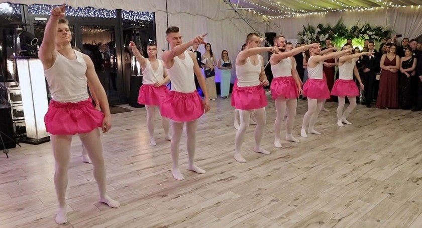 Rozbili bank na studniówce! Nietypowe show hitem internetu [wideo/zdjęcia]