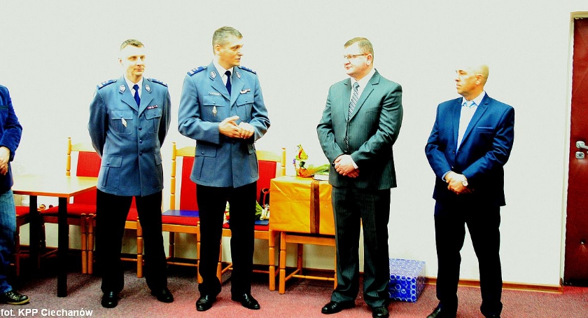 Kolejni policjanci z KPP Ciechanów pożegnali się ze służbą