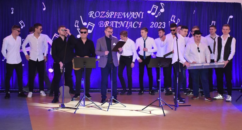 Bratniacy rywalizowali w konkursie piosenki [zdjęcia]