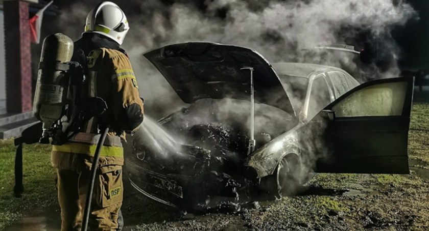 Trudno uratować płonące auto