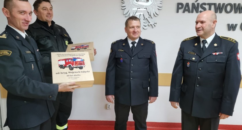 Po ponad 30 latach pożegnali się z ciechanowską strażą pożarną [zdjęcia]