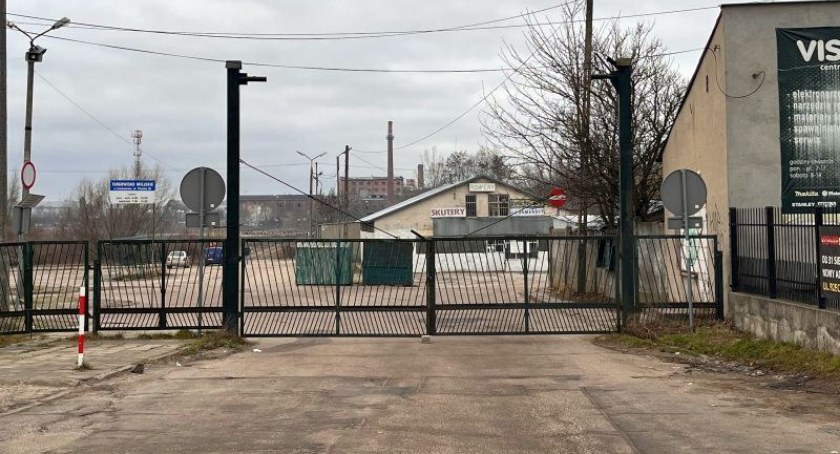 Koniec z handlem na targowisku przy ul. Płońskiej. Rusza tam budowa Zielonego Targu