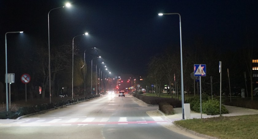 Bezpieczniej w Ciechanowie. Doświetlono kolejne przejścia dla pieszych