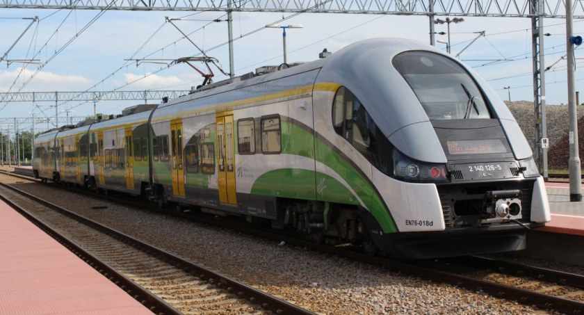 Awaria na kolei. Utrudnienia na linii Warszawa-Ciechanów