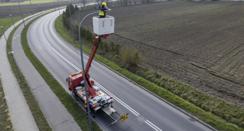 Na pętli miejskiej wymieniają ponad tysiąc lamp