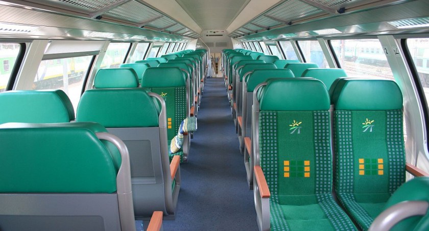 Najpierw autobusem, później pociągiem. Utrudnienia na kolei w powiecie ciechanowskim