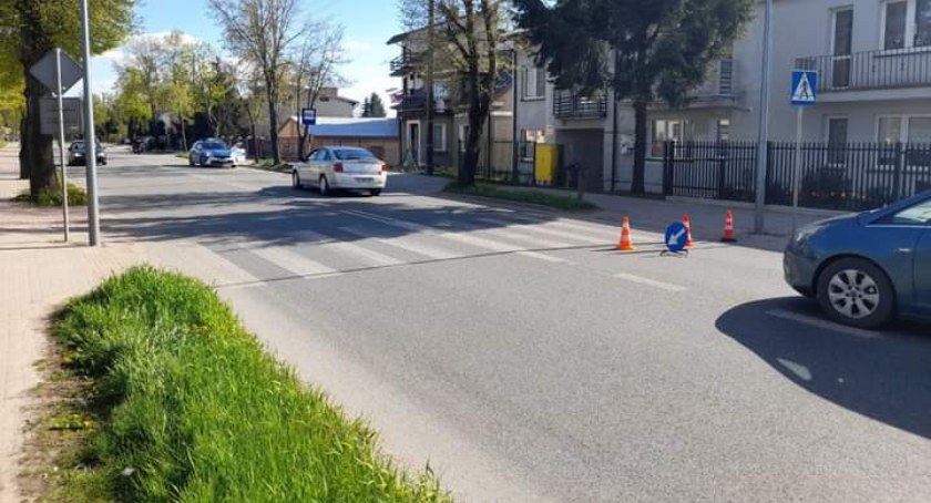 Z ostatniej chwili: Wypadek na pasach w Ciechanowie. Dwie osoby poszkodowane 