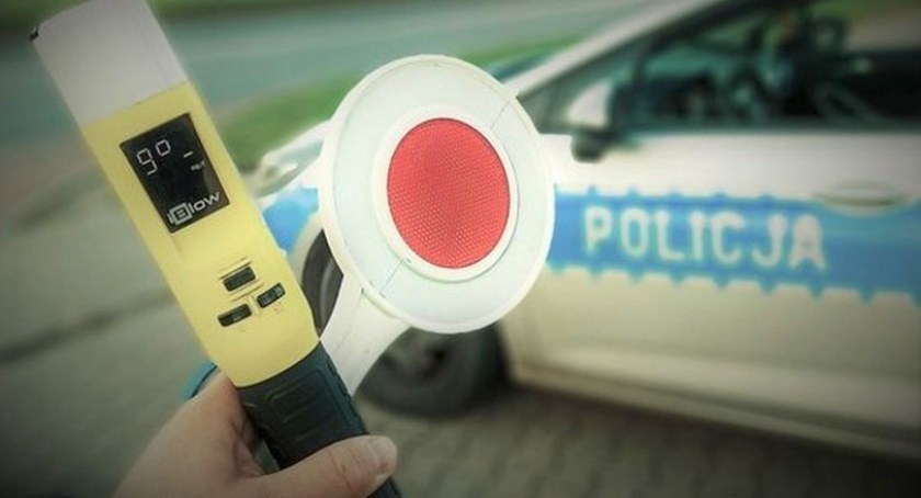 Przewoził dwoje dzieci, wcześniej pił wódkę