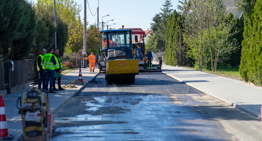Postępuje przebudowa ośmiu dróg w Ciechanowie 