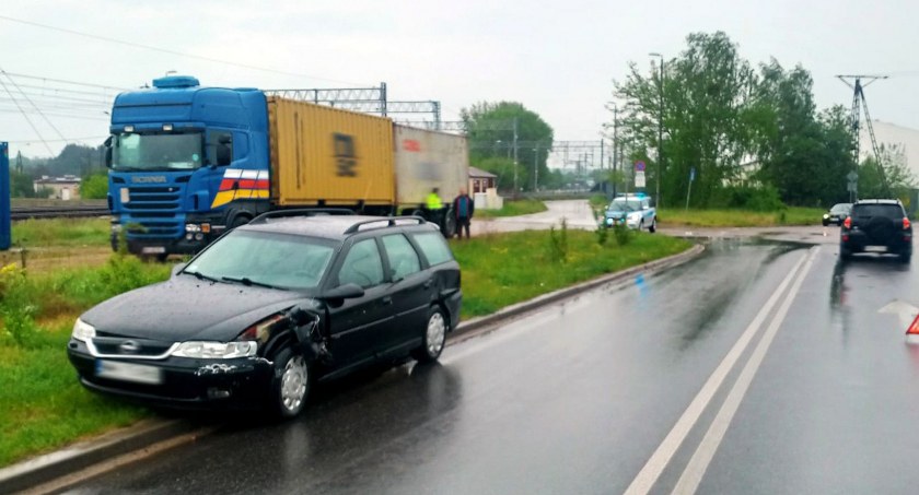 Karambol na skrzyżowaniu [zdjęcia]
