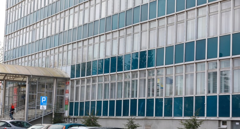 Ile zarobili w 2022 roku dyrektorzy szkół i powiatowych instytucji?