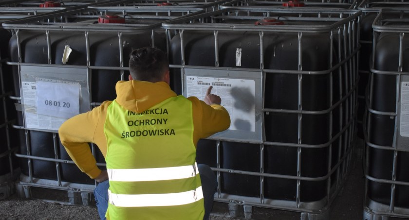Porzucone odpady w powiecie ciechanowskim. Inspektorzy sprawdzali składowisko
