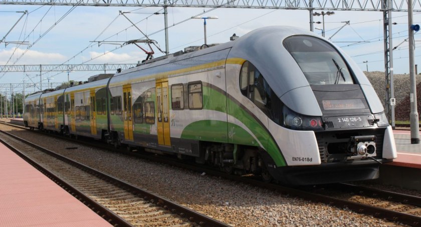 Wakacyjny bilet w pociągach KM. Jak skorzystać z oferty?