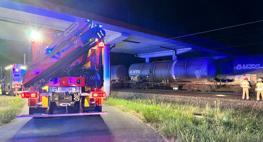 Tragedia na torach pod Ciechanowem. Zginął młody mężczyzna [zdjęcia]