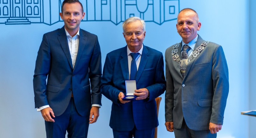 Tomasz Grembowicz z medalem „Za zasługi dla Ciechanowa”