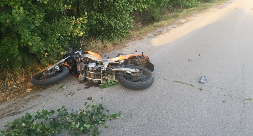 Tragedia na drodze. Uderzył w dwa drzewa, zginął na miejscu
