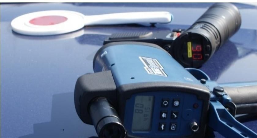Pędził przez centrum Ciechanowa ponad 100 km/h. Tłumaczył, że ma za szybkie auto