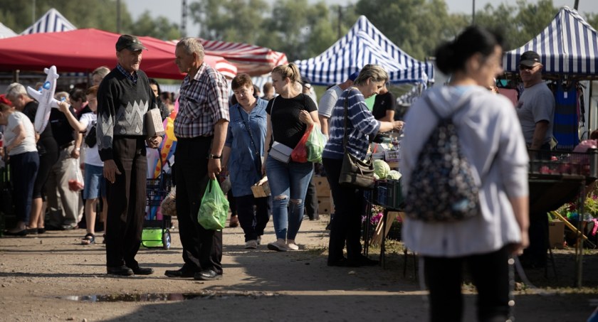 [AkTUALIZACJA] Na targowiskach mija cenowy szok [zdjęcia]