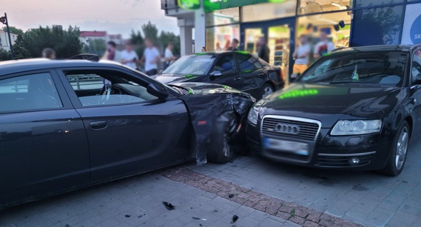 Uszkodził trzy pojazdy. Ciechanowianin sprawcą groźnego zdarzenia [zdjęcia]