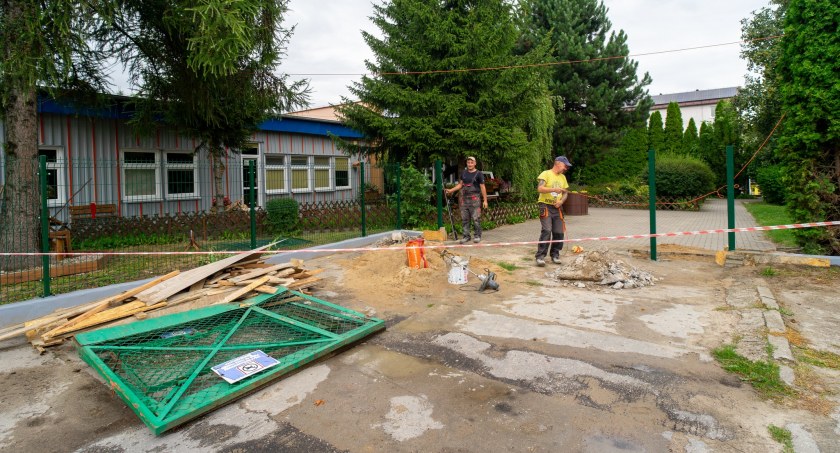 Trwają wakacyjne remonty w ciechanowskich szkołach i przedszkolach