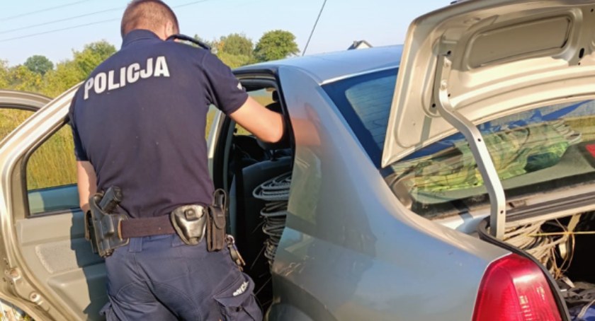 Poszukiwany uciekał przed policją. Najpierw autem, później pieszo