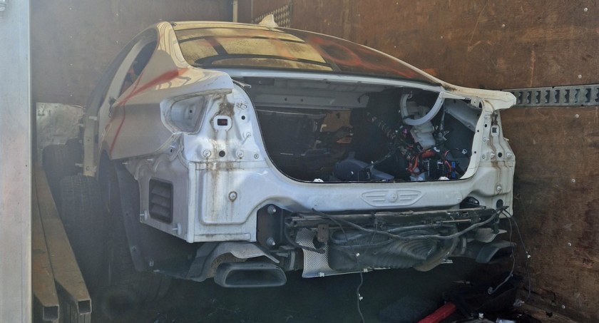 Przewozili rozebrane na części bmw. Kryminalni zlikwidowali ich dziuplę [zdjęcia]