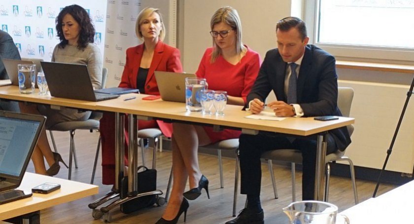 Ile zarobił prezydent, a ile jego współpracownicy?