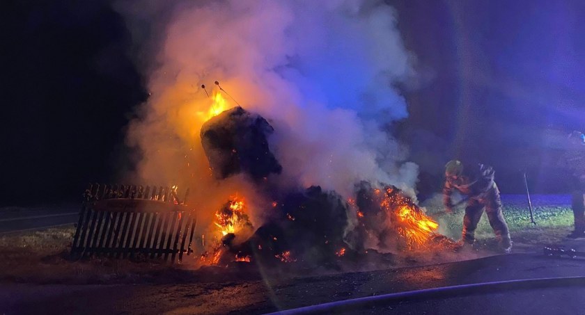 Nocny pożar pod Ciechanowem [zdjęcia]