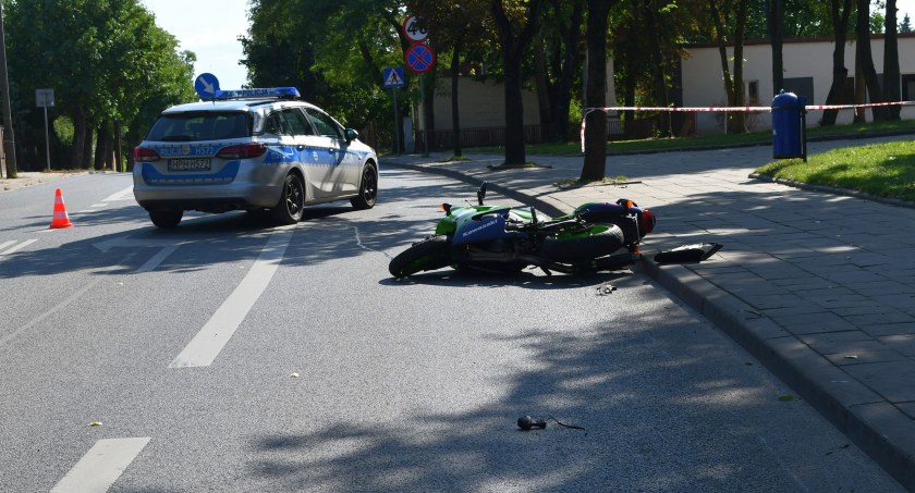 Tragedia na drodze. Wyprzedzał motocykl, zginął na miejscu [zdjęcia]