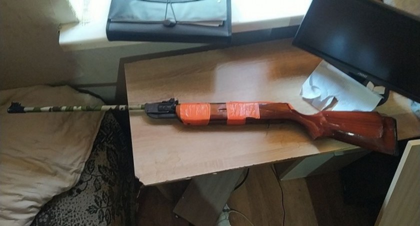 Postrzelenie uczniów z Ciechanowa. Policja zatrzymała 4 osoby i zabezpieczyła broń [zdjęcia]
