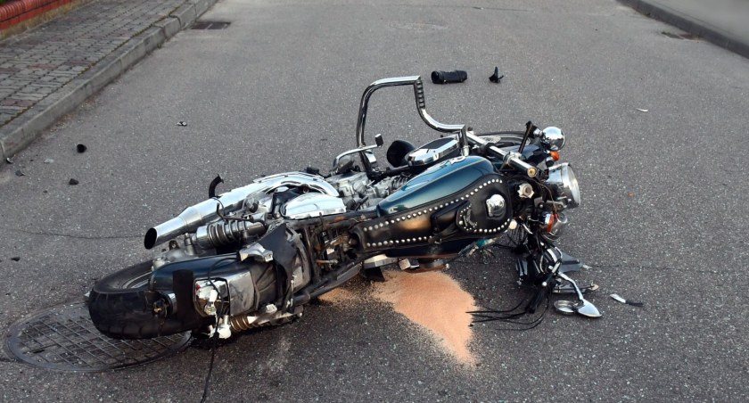 Nie ustąpiła pierwszeństwa, ucierpiał motocyklista [zdjęcia]