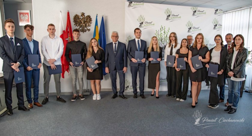 Najlepsi maturzyści z powiatu ciechanowskiego otrzymali stypendia