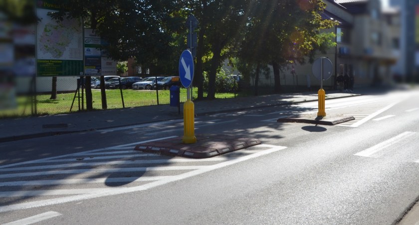Wypadek na przejściu dla pieszych. Policja szuka świadków