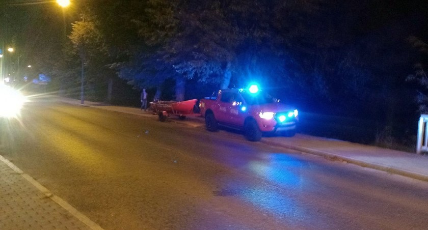 Kobieta w rzece? Akcja służb w centrum Ciechanowa
