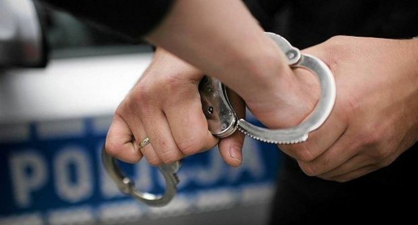 Dusił, wyzywał, groził pozbawieniem życia. 26-letni ciechanowianin znęcał się nad matką
