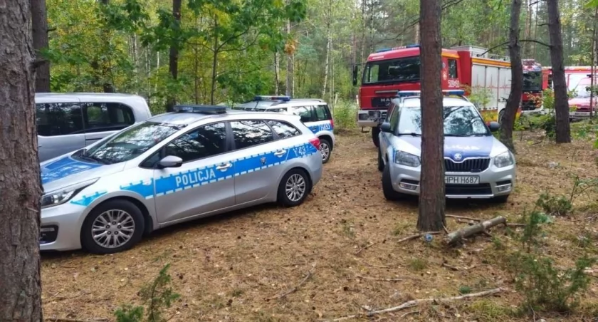 Przeczesali prawie 60 hektarów terenu. Po zaginionej kobiecie ani śladu [zdjęcia]