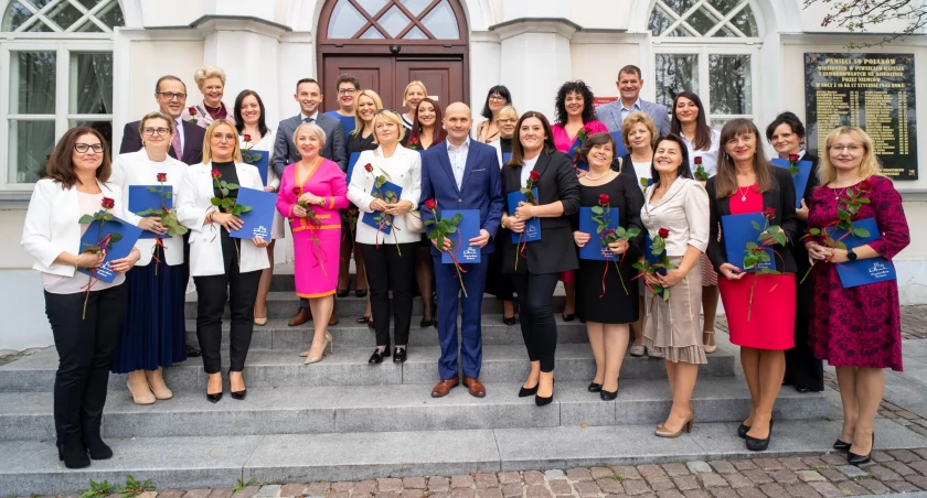 Nagrody dla nauczycieli i dyrektorów z ciechanowskich szkół i przedszkoli
