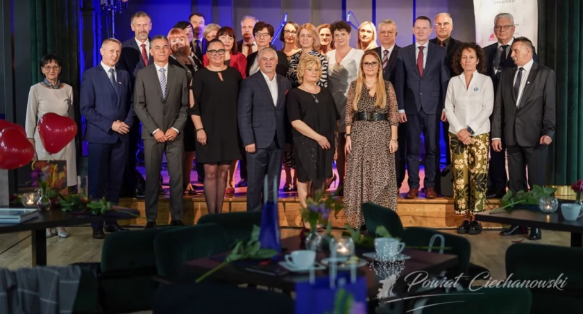 Nagrody dla nauczycieli od starosty ciechanowskiego [zdjecia]