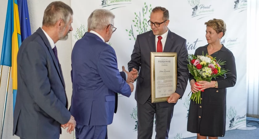 Pożegnania i powitania na powiatowej sesji [zdjęcia]